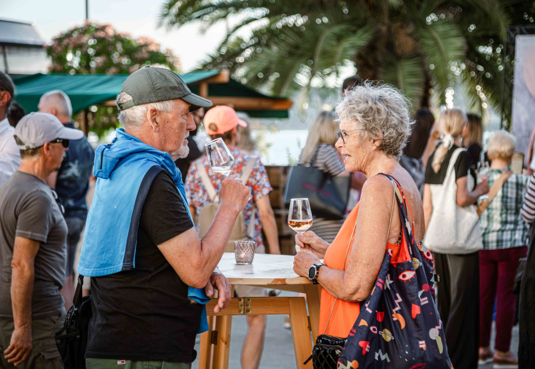 Zbog jednog skladnog para trg ispred Županije i ove je godine pun