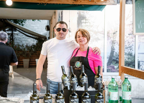 Fotografija 29 - Zbog jednog skladnog para trg ispred Županije i ove je godine pun