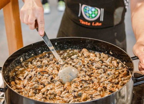 Fotografija 33 - Zbog jednog skladnog para trg ispred Županije i ove je godine pun