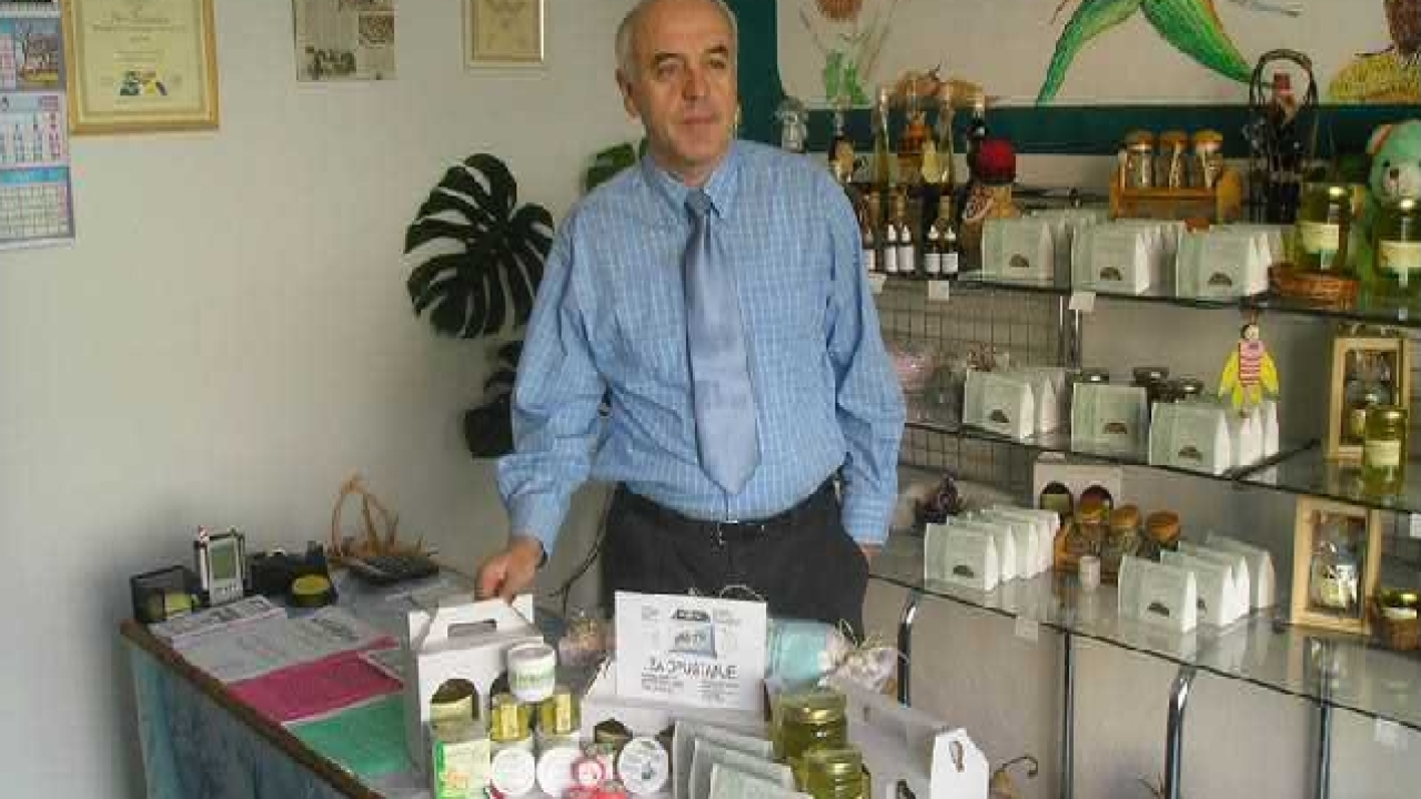 Kninski travar Pere Antičević u knjižnici otkriva tajne ljekovitog bilja