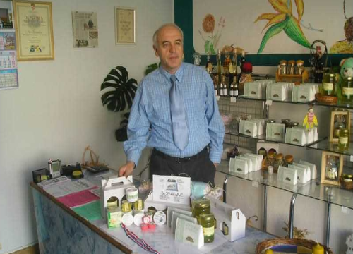 Kninski travar Pere Antičević u knjižnici otkriva tajne ljekovitog bilja