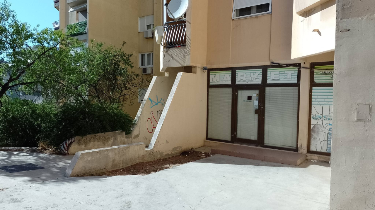 Zanimljiv i prostran poslovni prostor iznajmljuje se na Vidicima