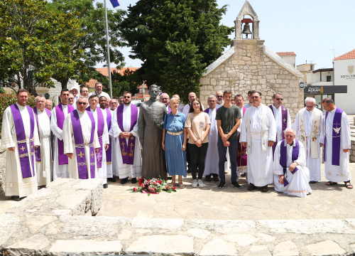Fotografija 7 - Svećenici Šibenske biskupije okupili se u Primoštenu