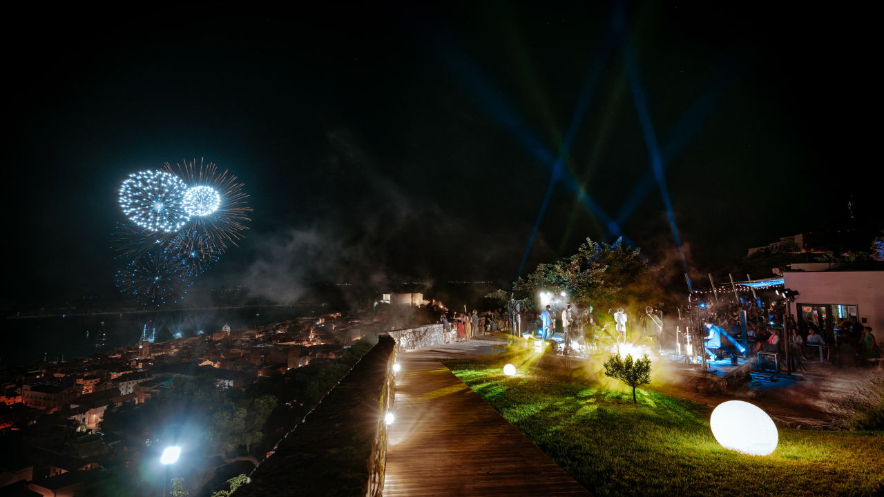 Natali Dizdar, vatromet i odlično raspoloženi Šibenčani: 'Odjednom mjesec izlazi točno iza nje'