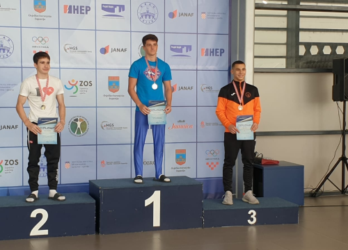 Fotografija 2 - Lucija Vlahov prvakinja Hrvatske u gimnastičkom višeboju, Roko Zorić i mlađe seniorke Dišpeta brončani