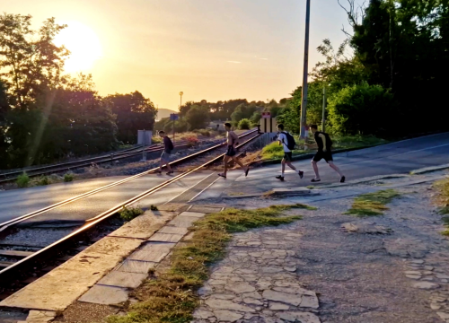 Okršaj saborskog i lokalnog moćnika zbog pločnika na prijelazu mandalinskih žrtava HŽ-a