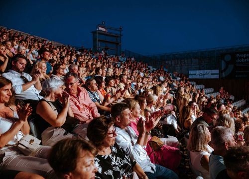 Fotografija 4 - Vanna na sv. Mihovilu otpjevala duet sa Sergejem, ali i s publikom