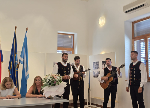 Fotografija 4 - Uoči Dana općine u Rogoznici otvoren novouređeni dio rive