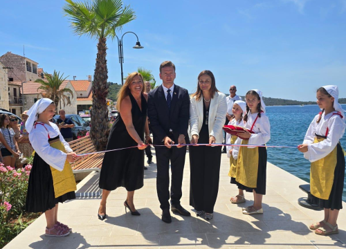 Fotografija 7 - Uoči Dana općine u Rogoznici otvoren novouređeni dio rive