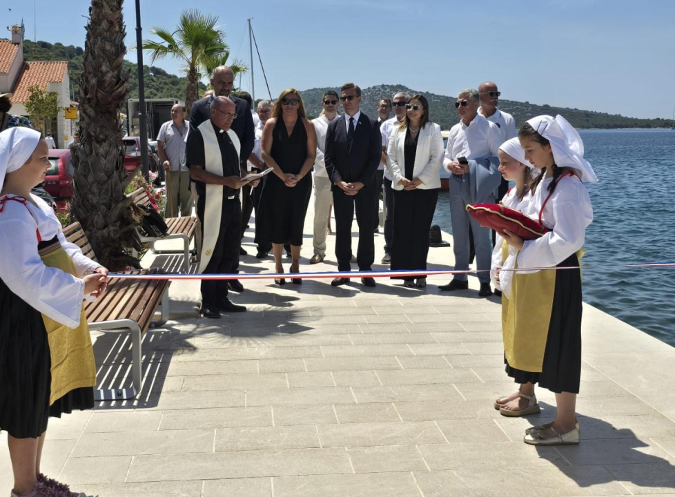 Uoči Dana općine u Rogoznici otvoren novouređeni dio rive