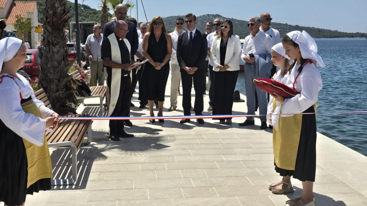 Uoči Dana općine u Rogoznici otvoren novouređeni dio rive