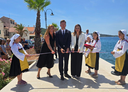 Fotografija 9 - Uoči Dana općine u Rogoznici otvoren novouređeni dio rive