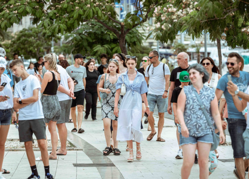 Čim padne žega turisti preplave šibenske kale, a novinari idu po reportažu. Tako smo i mi...