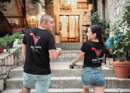 Mladi par u srcu grada otvorio posebni Ginfinity Bar!