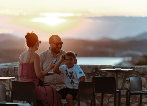 Fotografija 2 - Nina Romić na Baroneu Djevojkom iz mog kraja rastjerala buru