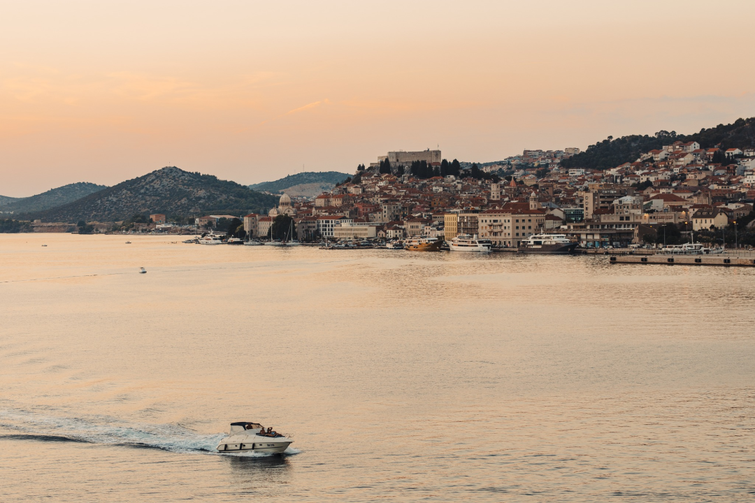Tople ljetne noći začinite dobrim provodom u Roof Baru by Moet & Chandon u D-Resortu!