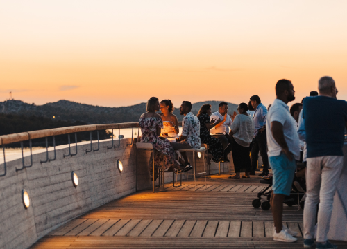 Fotografija 3 - Tople ljetne noći začinite dobrim provodom u Roof Baru by Moet & Chandon u D-Resortu!