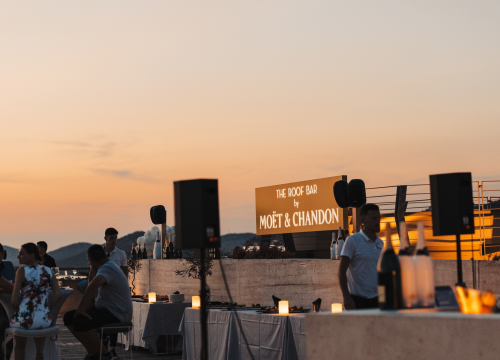 Fotografija 5 - Tople ljetne noći začinite dobrim provodom u Roof Baru by Moet & Chandon u D-Resortu!