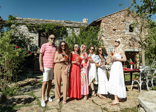 Fotografija 11 - Šibenska lipost i kripost u video spotu Mladena Grdovića Sveta zemlja Dalmatina