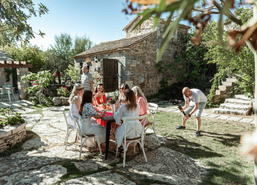 Fotografija 18 - Šibenska lipost i kripost u video spotu Mladena Grdovića Sveta zemlja Dalmatina