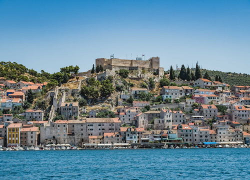 Šibenski leksikon: Onaj kvatročin se samo ventulava po Kvartiru i ne zatvara labrnju