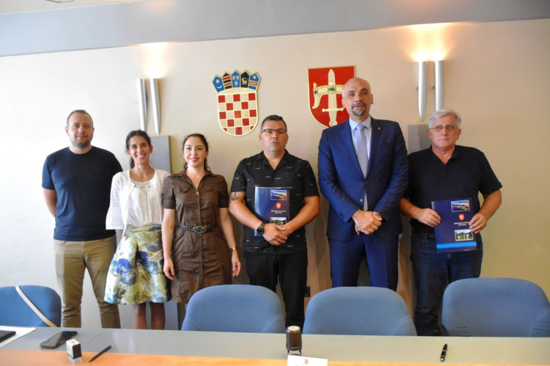 Naša županija  prva u Hrvatskoj potpisala ugovor o javnom linijskom prijevozu