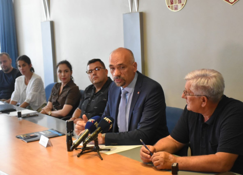 Fotografija 2 - Naša županija  prva u Hrvatskoj potpisala ugovor o javnom linijskom prijevozu