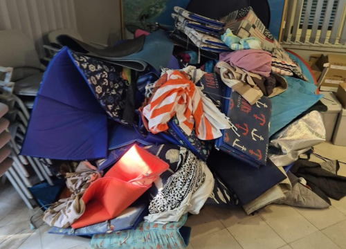 Fotografija 2 - Vodički komunalci pokupili sve ručnike kojima kupači rezerviraju mjesto na plaži