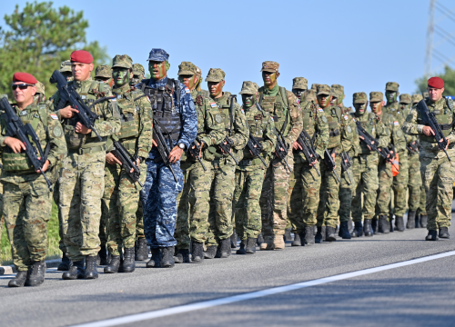 Fotografija 9 - Dolaskom na kninsku tvrđavu završena obuka hrvatskih vojnika: 'Podigli smo zastavu, srce je puno ponosa'
