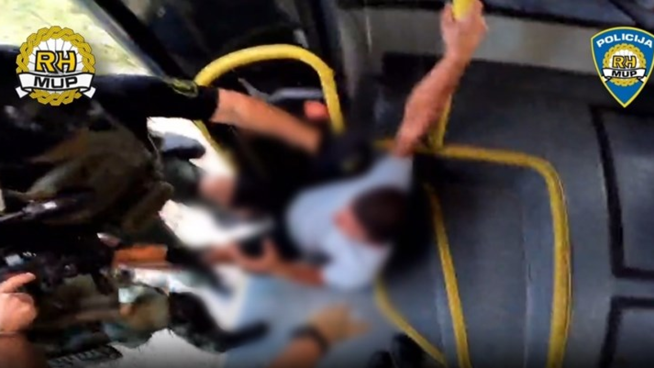 Policija objavila snimku uhićenja piromana iz Segeta, specijalci ga izvukli iz autobusa