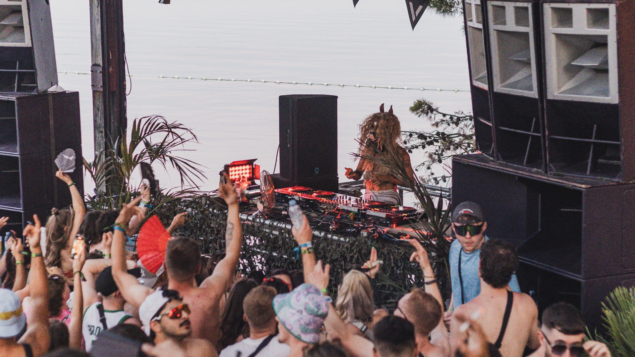 Škoti oduševljeni Dalmacijom, Dalmatinci jedva dočekali techno na 'Gardenu'