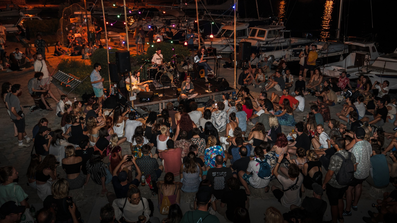 Na Zlarinu su se, izgleda, fantastično svi zabavljali proteklih dana