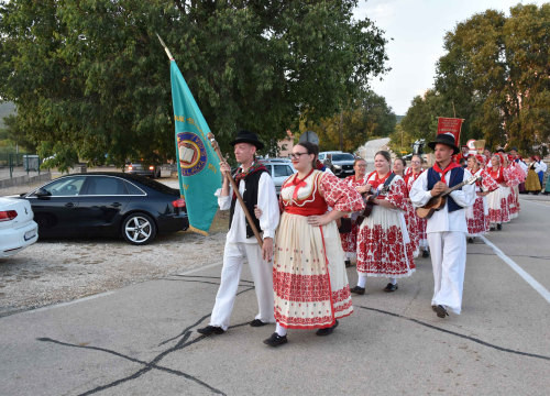 Čuvari tradicijske kulture oduševili na 23. Večeri foklora u Mirlović Zagori
