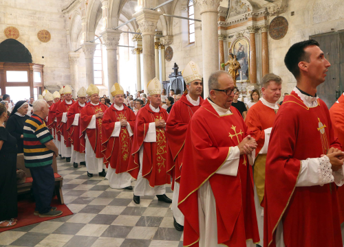 Fotografija 10 - Biskup Ivas proslavio šezdesetu obljetnicu svećeništva