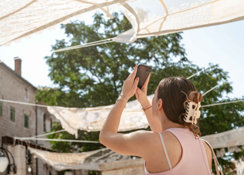 Fotografija 6 - Od danas na Starom pazaru vam ženski ručni rad pruža hlad: 'Neka ovo postane mjesto druženja'