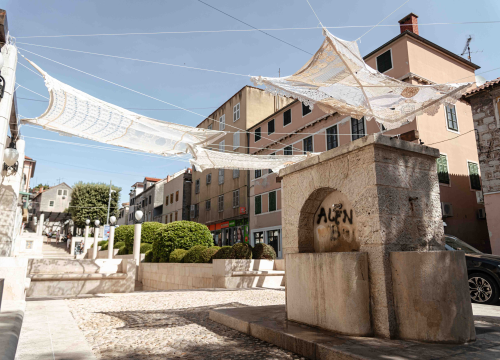 Fotografija 7 - Od danas na Starom pazaru vam ženski ručni rad pruža hlad: 'Neka ovo postane mjesto druženja'
