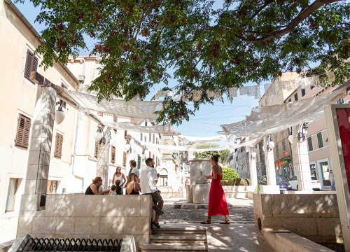 Fotografija 11 - Od danas na Starom pazaru vam ženski ručni rad pruža hlad: 'Neka ovo postane mjesto druženja'