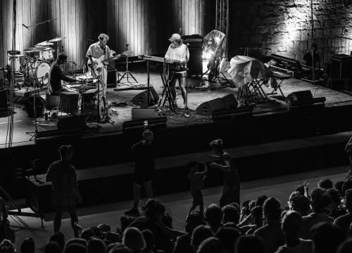 Fotografija 4 - Devendra Banhart na sv.Mihovilu rasplesao publiku već prvom pjesmom: 'Ovo mjesto je pravi dragulj'