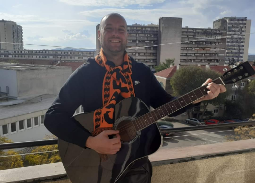 Građanin Josip novu pjesmu posvetio Oliveru: 'Ko brod u boci putova, u svako srce uša si...'