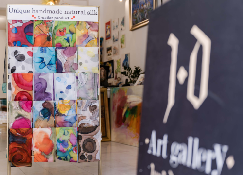 Fotografija 8 - U Galeriju Juraj Dalmatinac stigle unikatne torbe koje rade majka i kći iz srca Slavonije