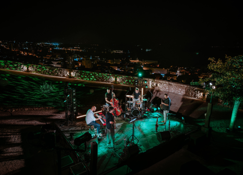 Fotografija 2 - Jazz s istarskim predznakom na tvrđavi Barone uz Robert Mikuljan Quintet