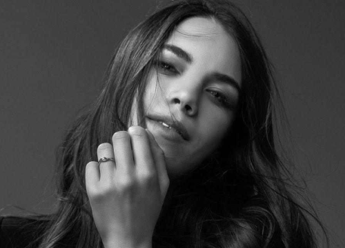 Uživajte u izvrsnom nastupu kantautorice Angele