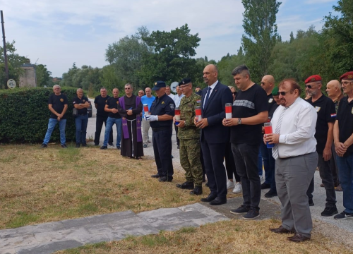 U povodu obilježavanja 5. kolovoza položeni vijenci i zapaljene svijeće u Kninu