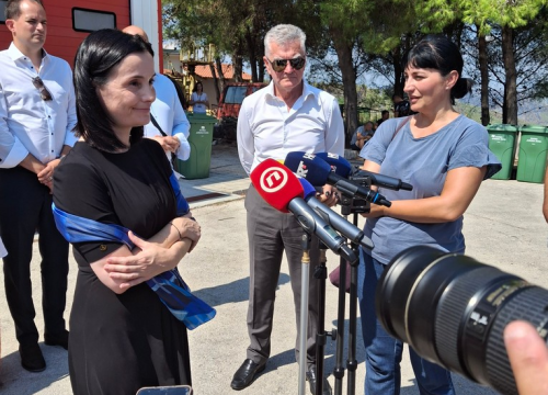 Fotografija 2 - Ministrica Marija Vučković obišla opožareno područje NP Krka i skradinskog zaleđa