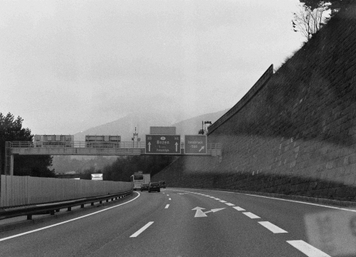 Jedna osoba poginula, 15 ozlijeđeno u nesreći turističkog autobusa