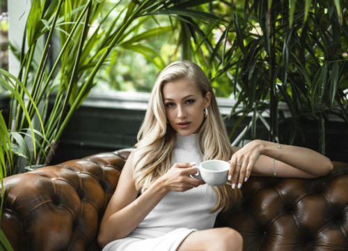 Trik za uklanjanje mrlje od kave s kožnog kauča