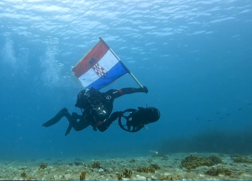 Na dan Oluje roni s hrvatskom zastavom: Hrvatska neće zaboraviti svoje sinove...