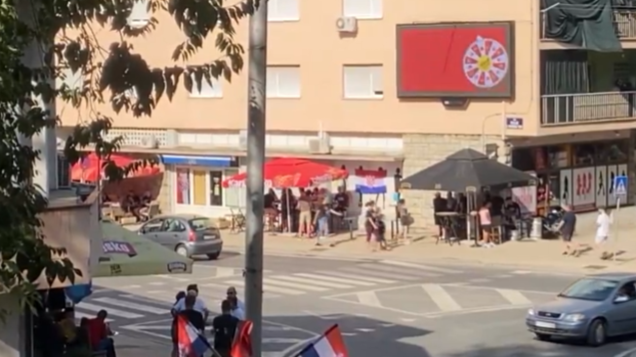 Iz kafića u Kninu treštala ustaška budnica