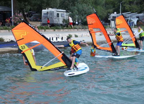 Fotografija 1 - Priuštite svojoj djeci nezaboravno iskustvo uz dječji kamp sportova na vodi