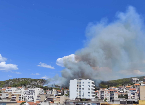 Fotografija 4 - Požar i dalje aktivan, no pod kontrolom je vatrogasaca: Izgorjela je površina od oko 3,5 hektara